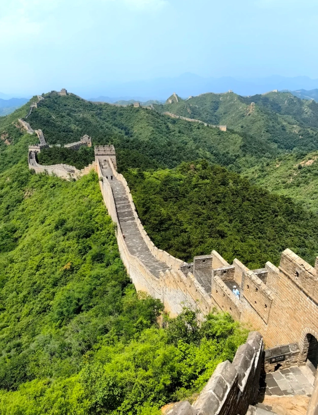 Jinshanling vs Mutianyu Jinshanling vs Mutianyu
