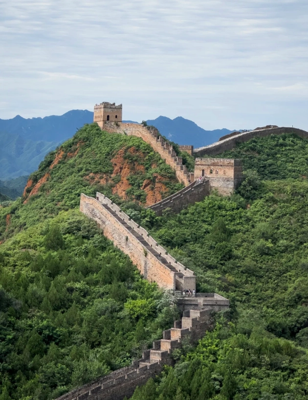 Jinshanling vs Mutianyu Jinshanling vs Mutianyu