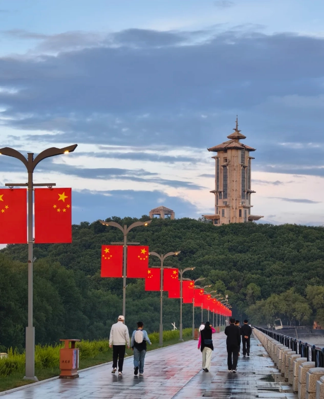how to visit Jingyuetan