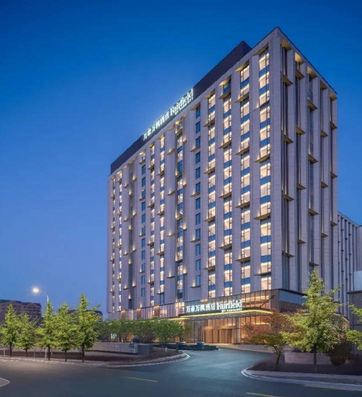 hotels near Jingyuetan Park hotels near Jingyuetan Park
