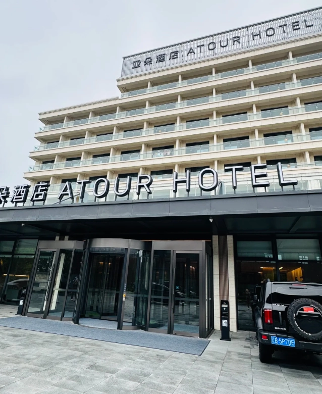 best hotels near Golden Pebble Beach