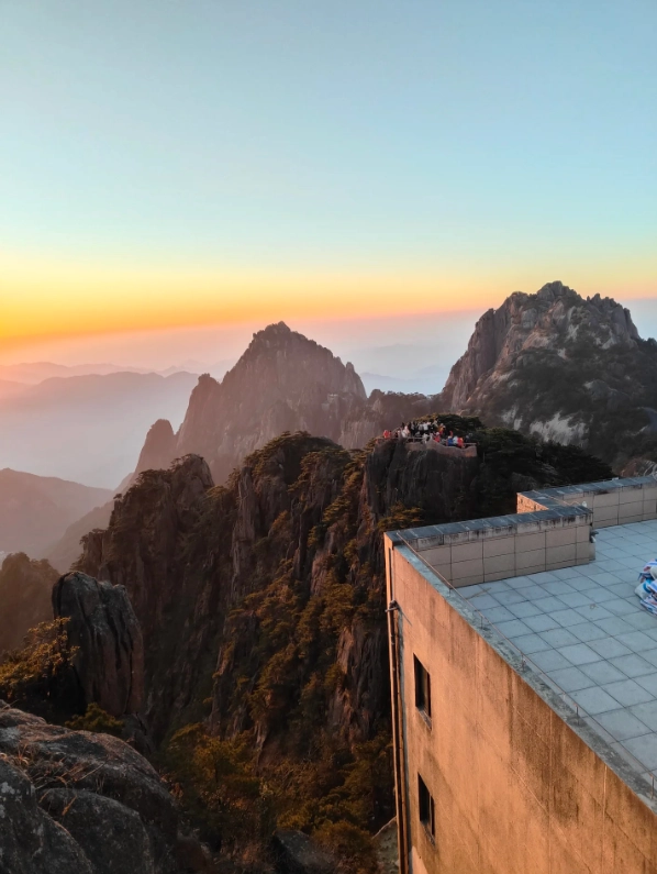 Where to Stay Near Yellow Mountain: Best Areas & Hotels