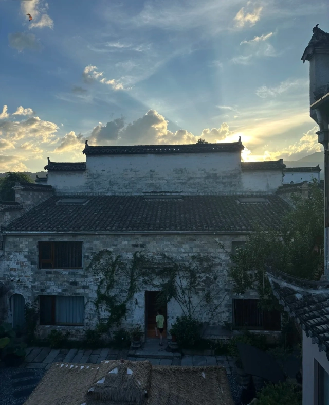 where to stay near Hongcun Ancient Village where to stay near Hongcun Ancient Village
