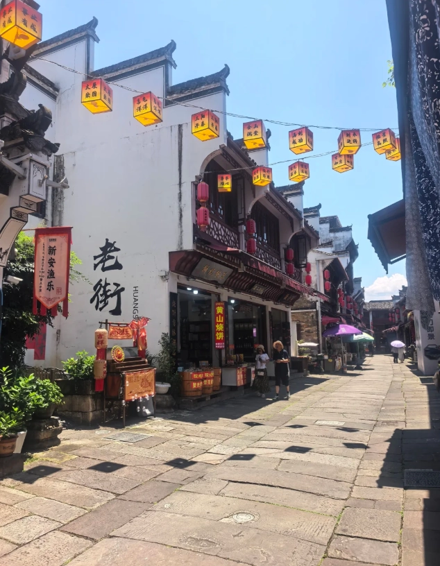 Visit Tunxi Ancient Street: Insider Tips from a Local Guide