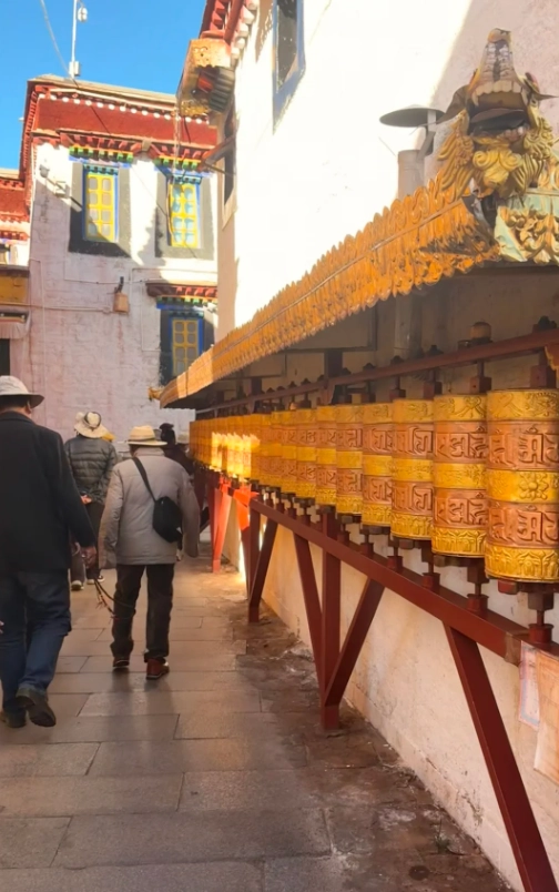 Tibet kora walking