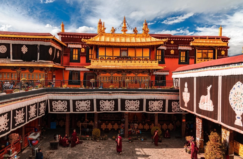 Lhasa Must-See Attractions: Discover Tibet's Spiritual Gems