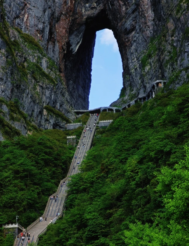 Hong Kong to Zhangjiajie train