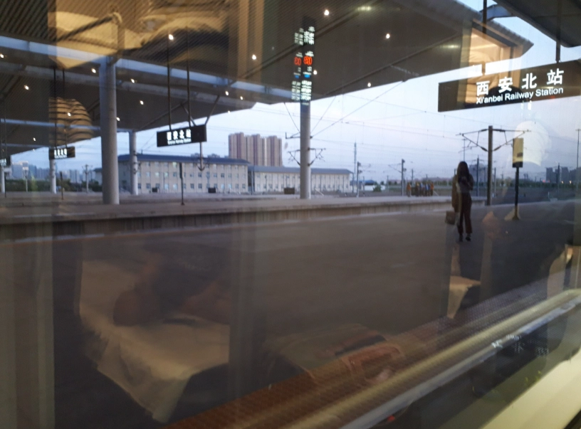 Xi'an to Shanghai high-speed train Xi'an to Shanghai high-speed train