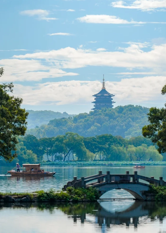 Hangzhou travel tips: Beat the crowds and save money