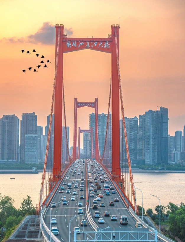 Photo of Wuhan Yangtze River Bridge: Wuhan bridge walking tour
