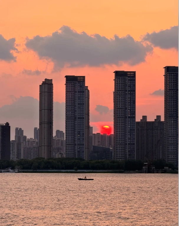 is Wuhan Yangtze River Bridge open 24 hours is Wuhan Yangtze River Bridge open 24 hours