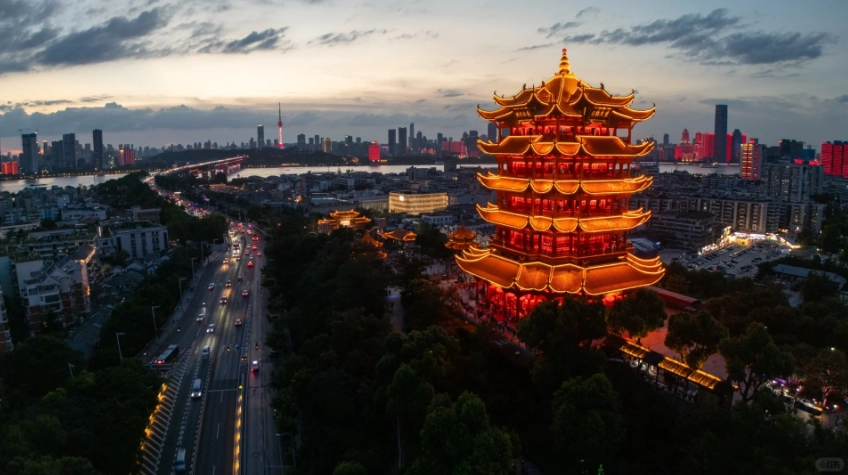 Photo of Yellow Crane Tower: walking route from Yellow Crane Tower to bridge