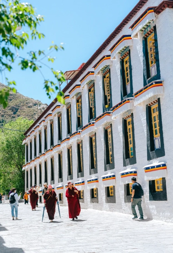 Sera Monastery travel tips