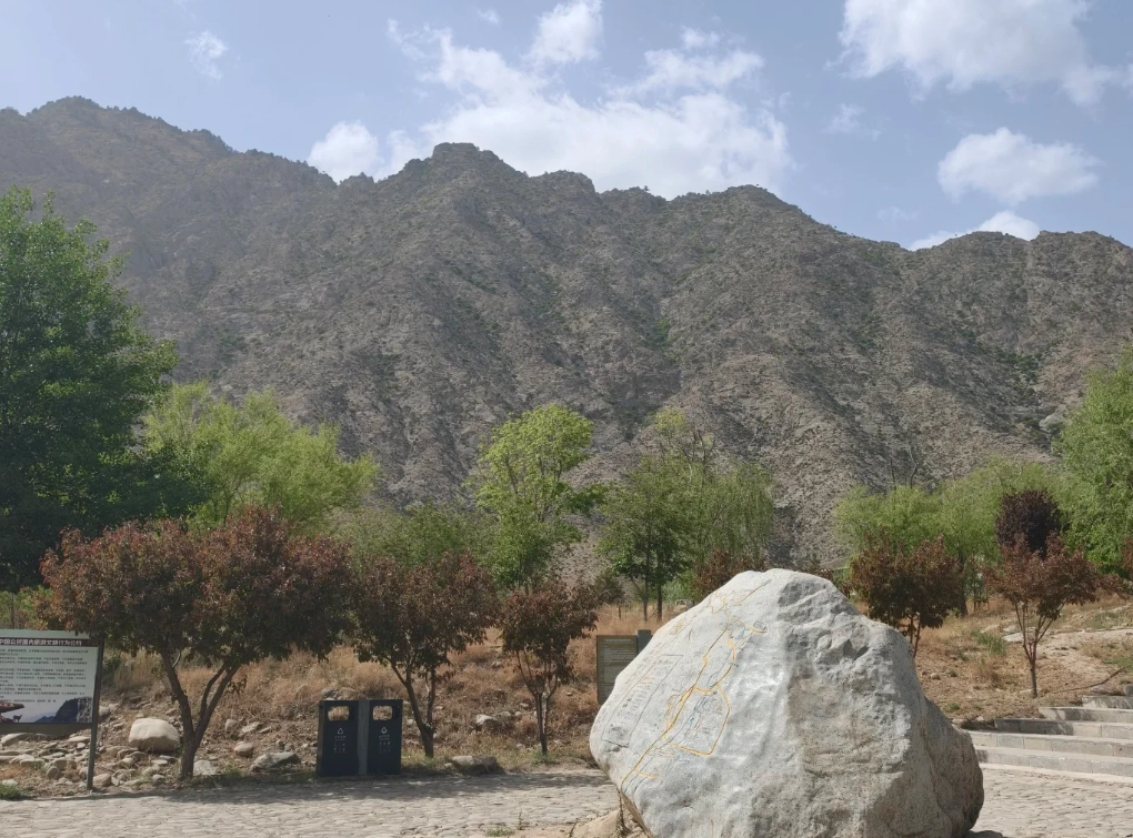 Helan Mountain petroglyphs weather