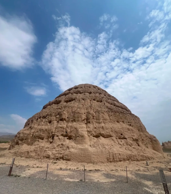 Western Xia Tombs by public bus Western Xia Tombs by public bus