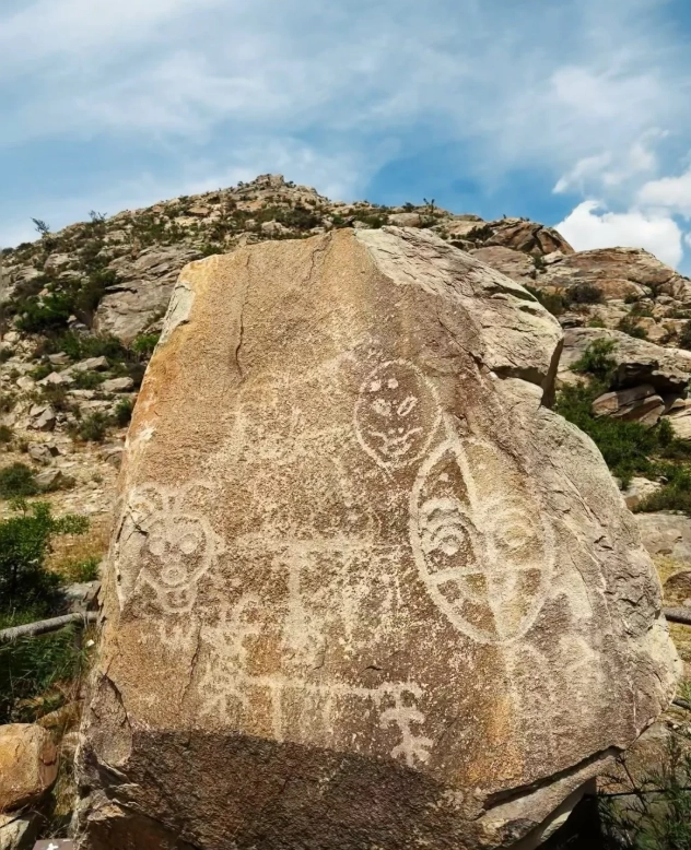 best time to visit Helan Mountain rock engravings