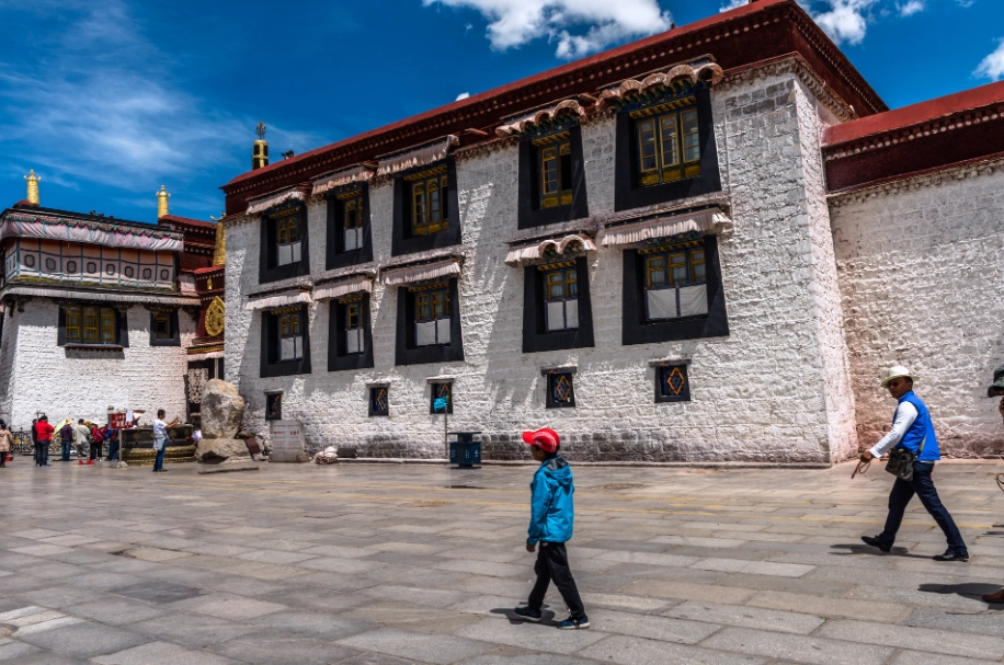 what to wear in Tibetan temples what to wear in Tibetan temples