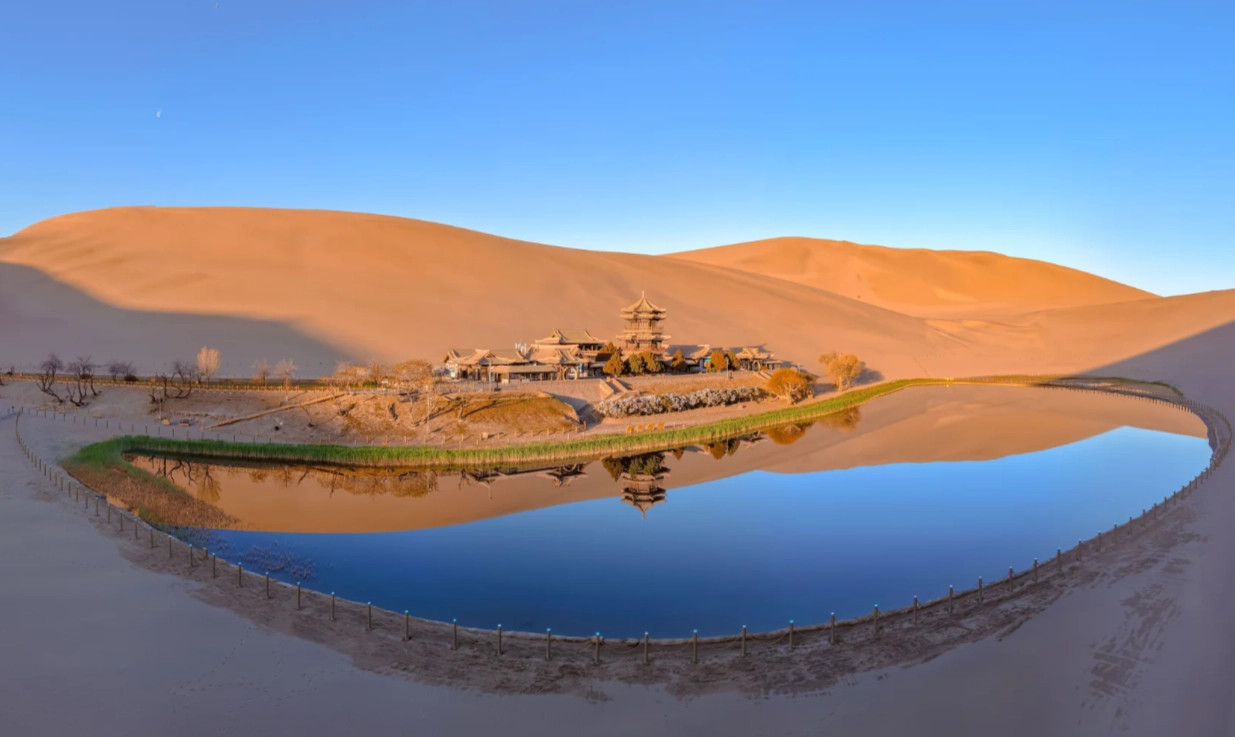 Photo of Mingsha Mountain and Crescent Lake: Mingsha Mountain hiking trails