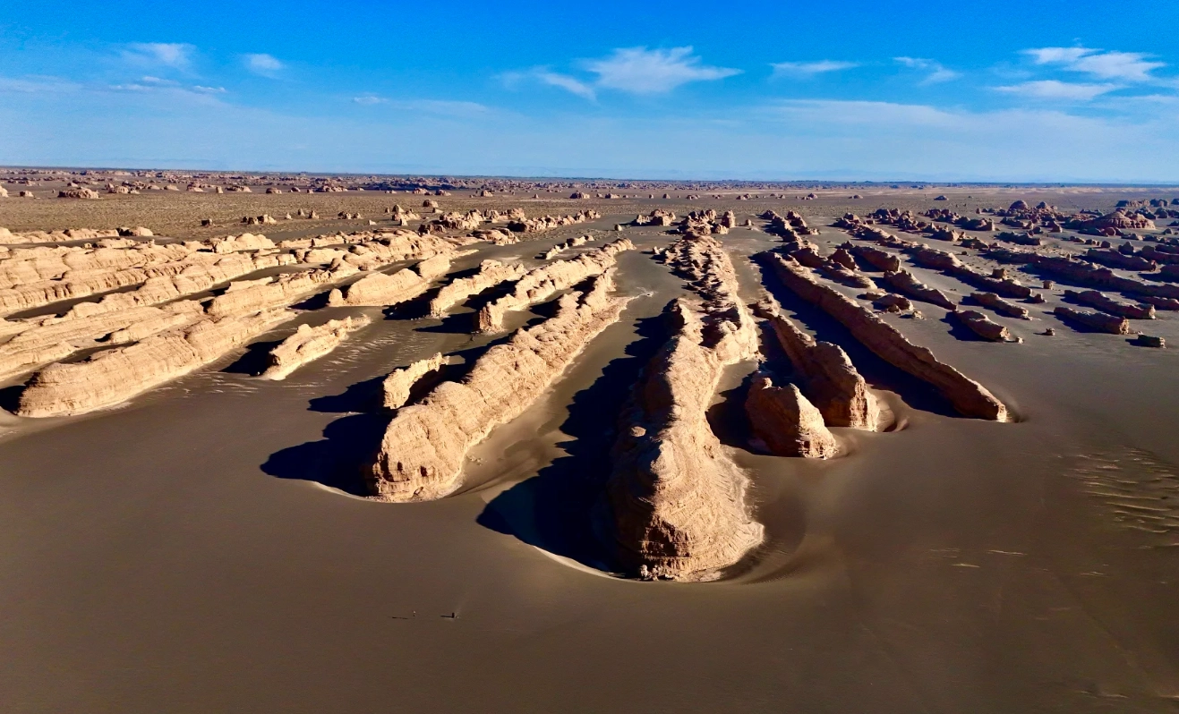 foreign tourists Dunhuang Yardang foreign tourists Dunhuang Yardang