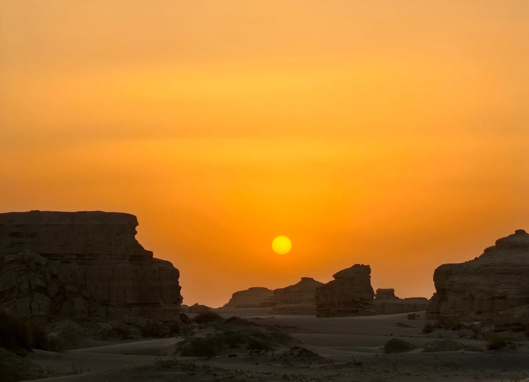 Dunhuang sunset tour guide Dunhuang sunset tour guide