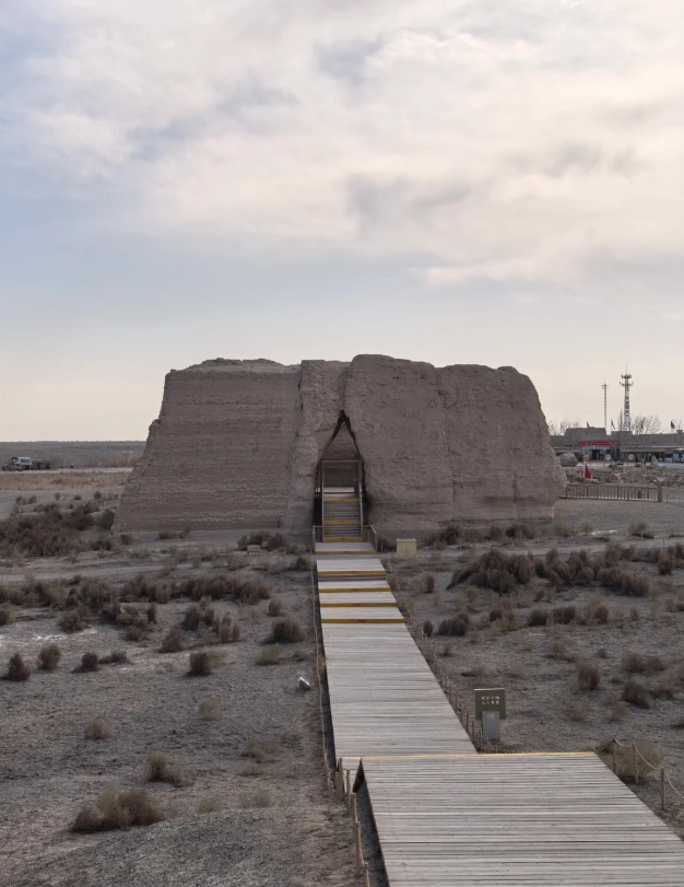 Photo of Yumen Pass: Yumen Pass transportation