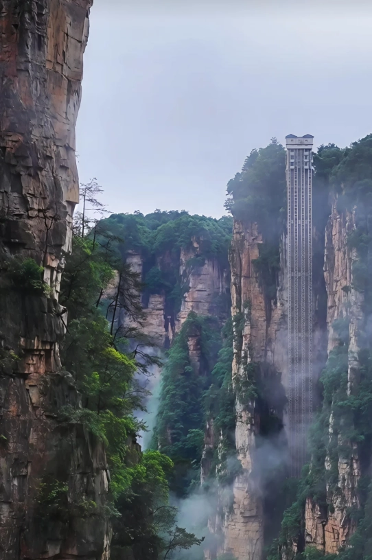 Zhangjiajie elevator queue