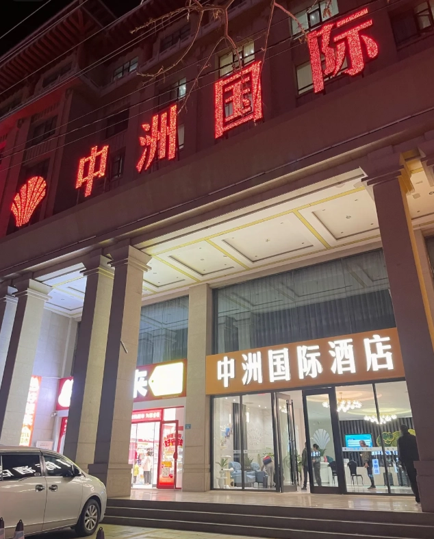Where to Stay in Dunhuang for Foreigners: Best Areas & Hotels