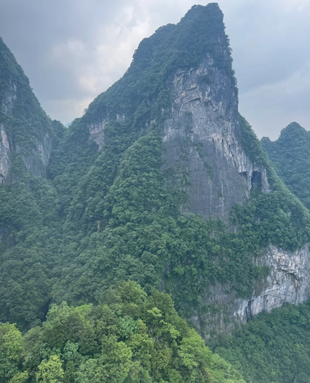 Tianmen Mountain glass walkway Tianmen Mountain glass walkway