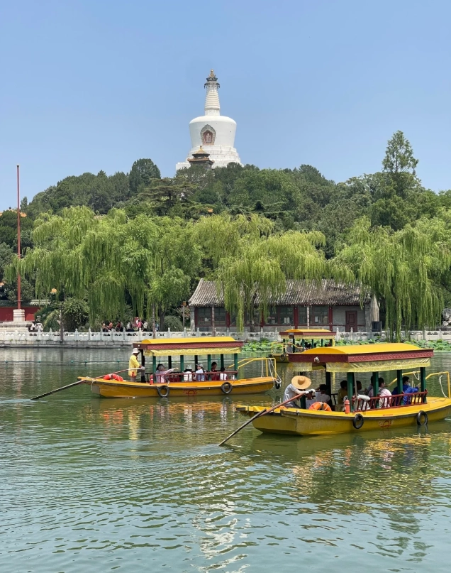 Beihai Park pedal boat Beihai Park pedal boat