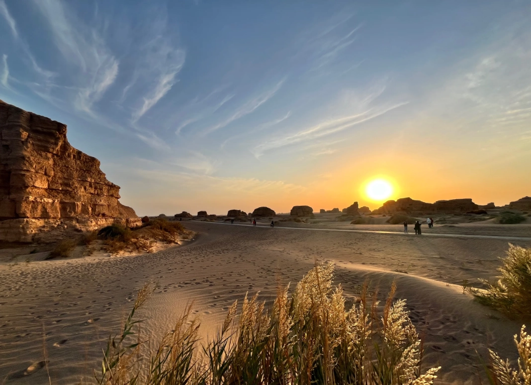 Dunhuang 3-day itinerary: Avoid crowds & save money on tours