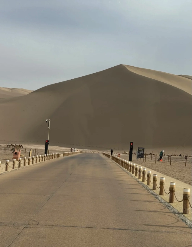 Mingsha Mountain and Crescent Lake transportation Mingsha Mountain and Crescent Lake transportation