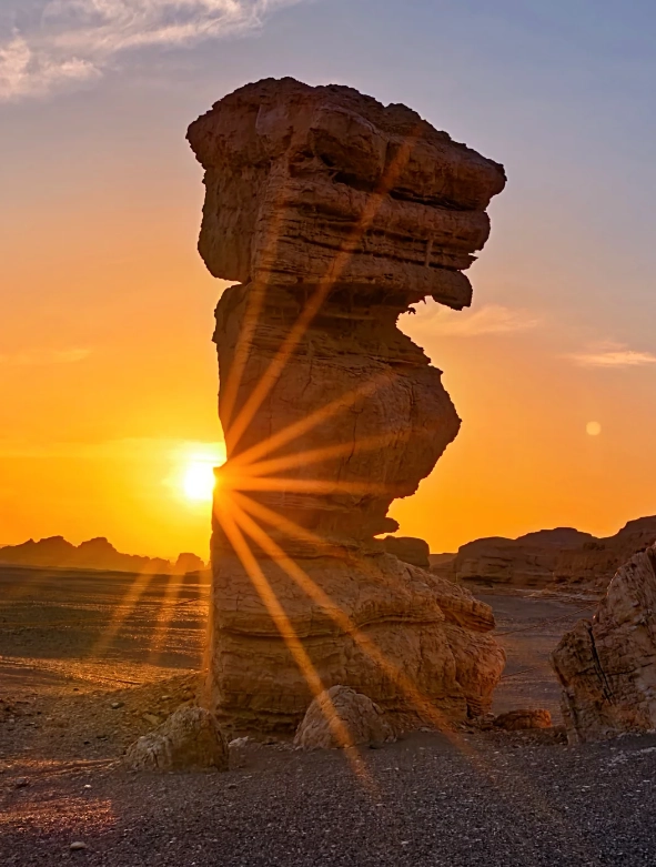 Yardang Geopark tour guide Yardang Geopark tour guide