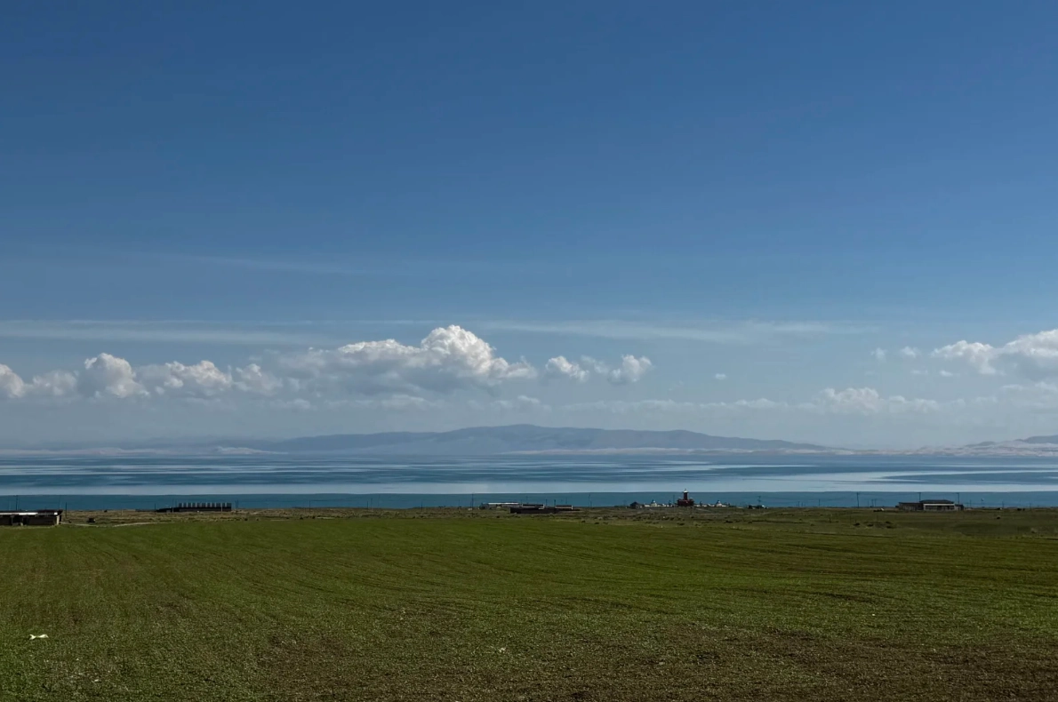 Qinghai Lake crowds Qinghai Lake crowds