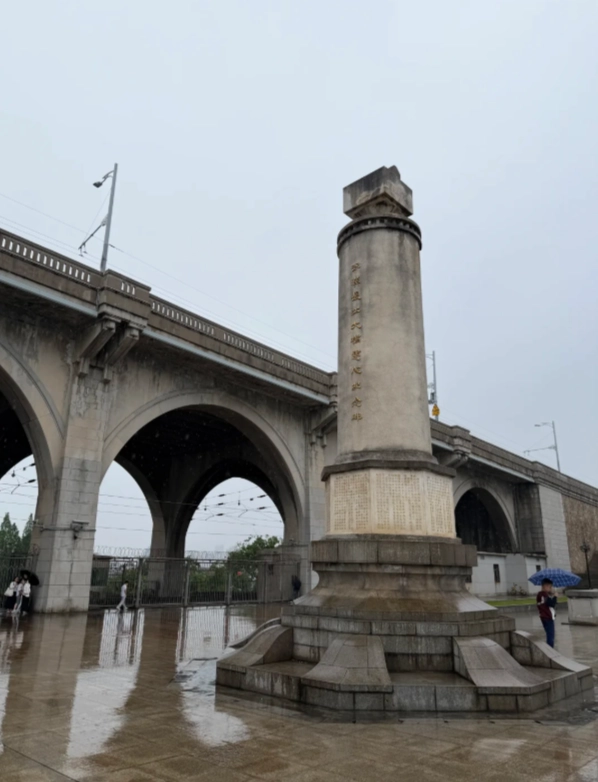 walk across Wuhan Yangtze River Bridge walk across Wuhan Yangtze River Bridge
