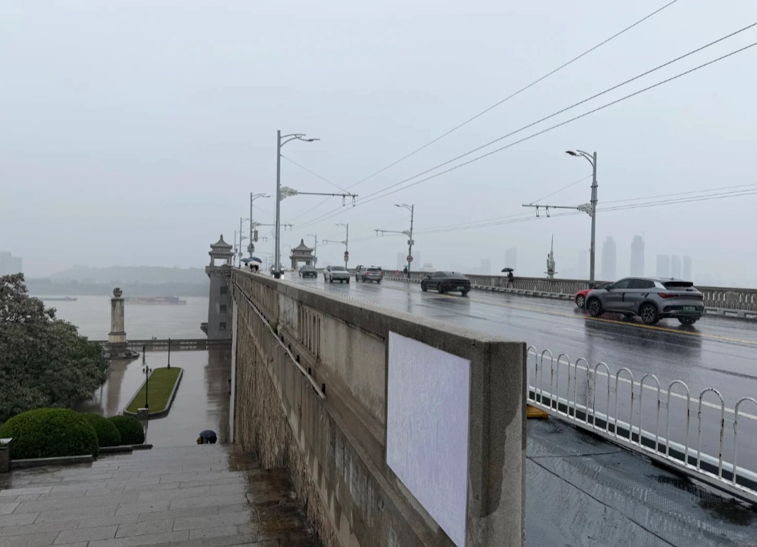 best time to walk Wuhan Yangtze River Bridge best time to walk Wuhan Yangtze River Bridge