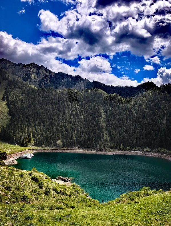 Best Time to Visit Heavenly Lake of Tianshan: Avoid Crowds & Save Money