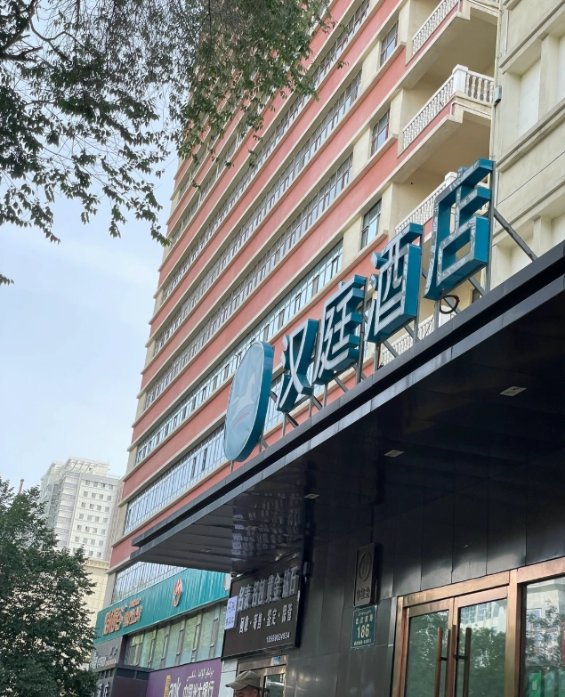 Where to Stay in Urumqi: Best Districts & Hotels for Foreigners