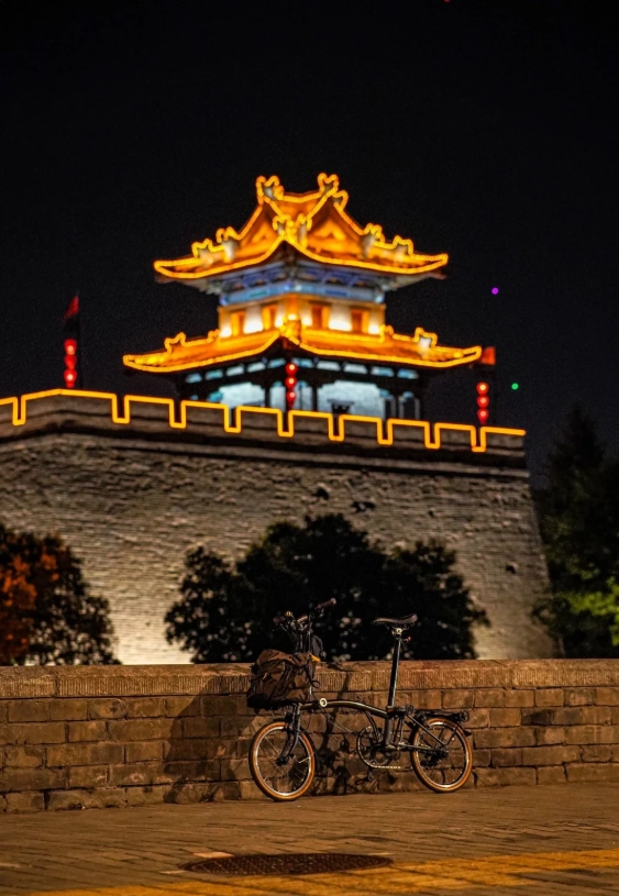 cycling Xi'an City Wall at night cycling Xi'an City Wall at night