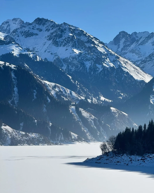 Heavenly Lake of Tianshan winter