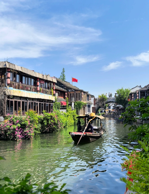 Best Time to Visit Zhujiajiao Water Town: Avoid Crowds & Save Money