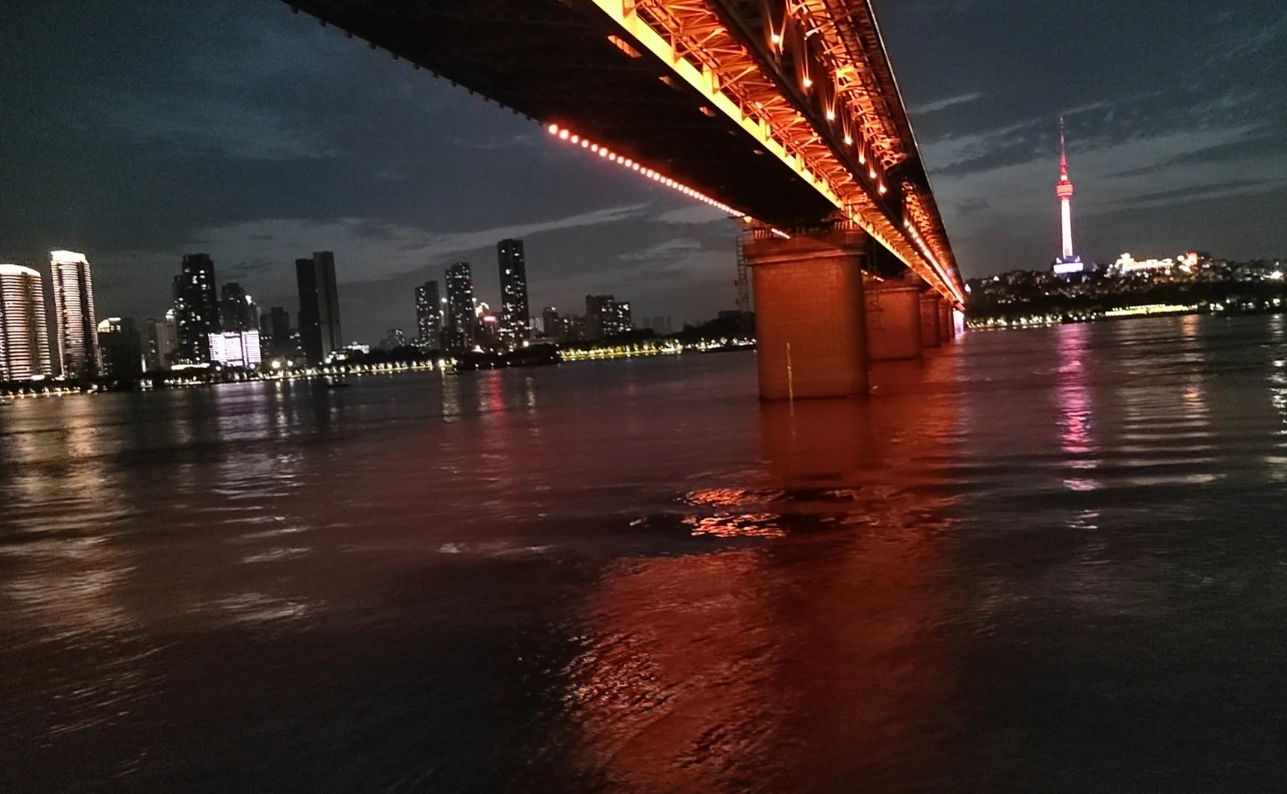 Wuhan bridge night view Wuhan bridge night view