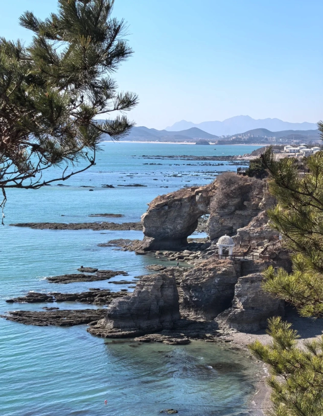 Golden Pebble Beach geological formations Golden Pebble Beach geological formations
