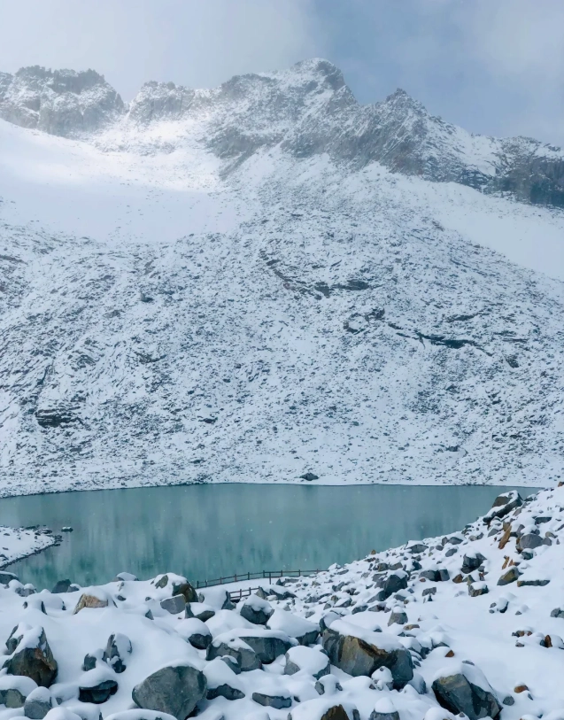 Dagu Glacier tour bus