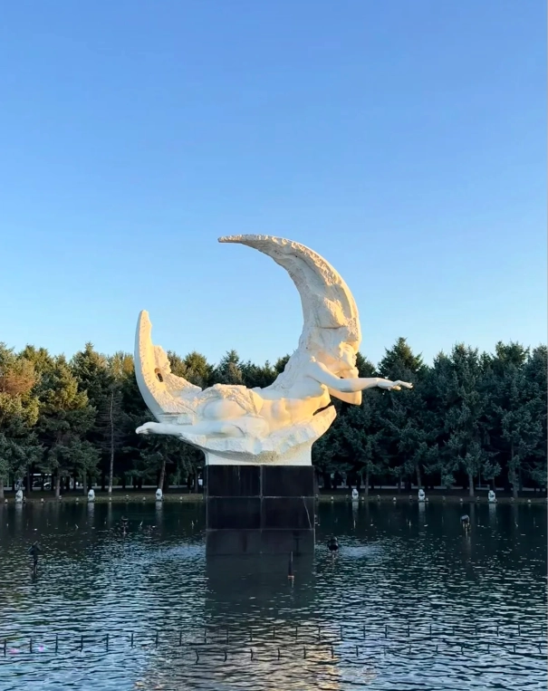 Jingyuetan hiking trails