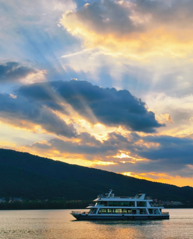 Kunming lake cruise Kunming lake cruise