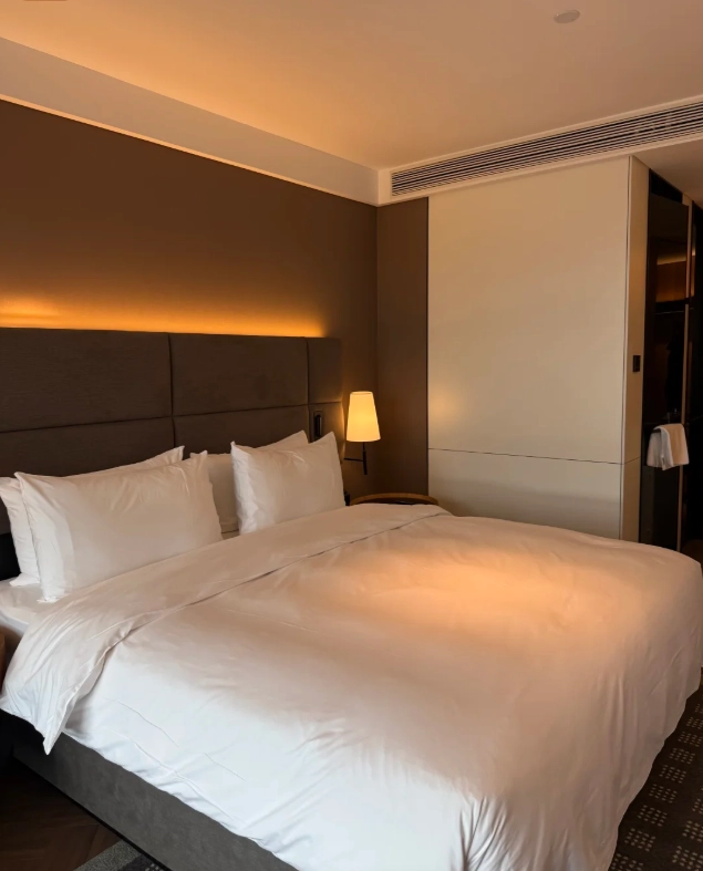 places to stay near western hills