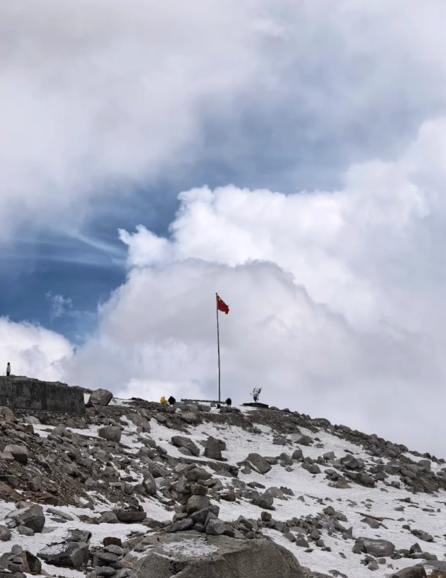 Lijiang to Yulong Snow Mountain Lijiang to Yulong Snow Mountain