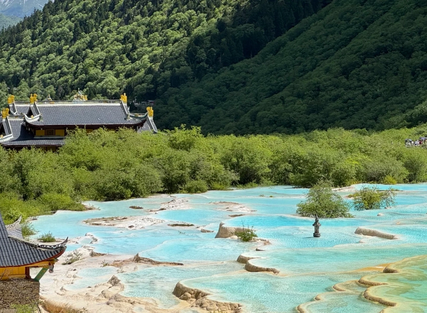 Huanglong scenic area guide Huanglong scenic area guide