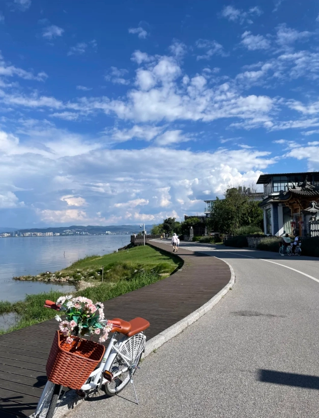 Erhai Lake vs Cangshan