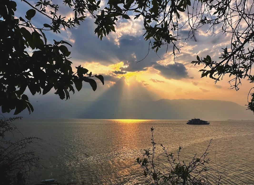 Erhai cruise Shuanglang Erhai cruise Shuanglang